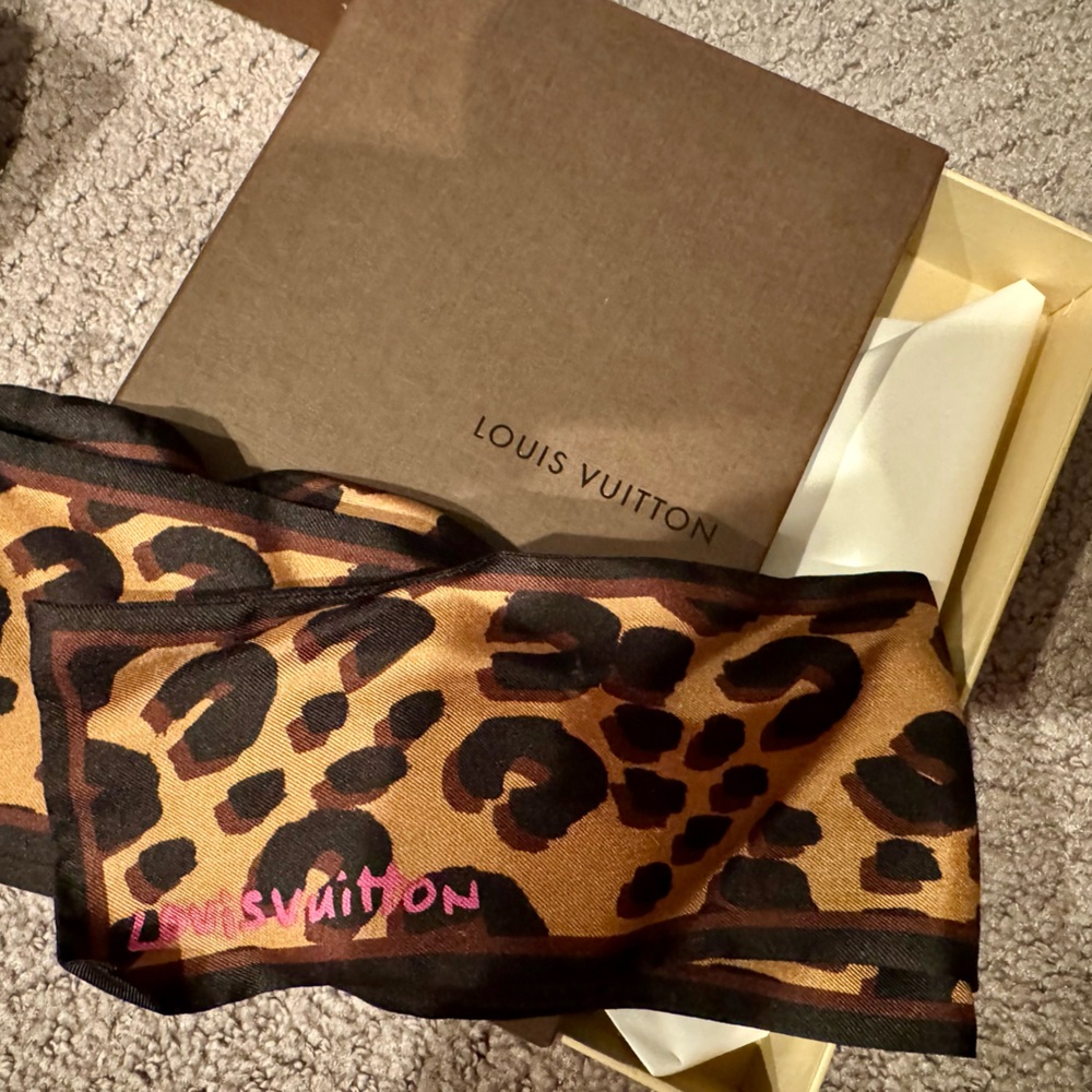 Louis Vuitton scarf